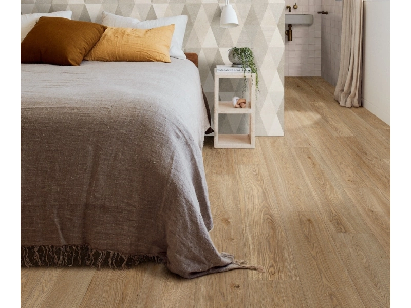 Gres porcelanowy Marazzi Limestone Wall beton w luksusowym salonie
