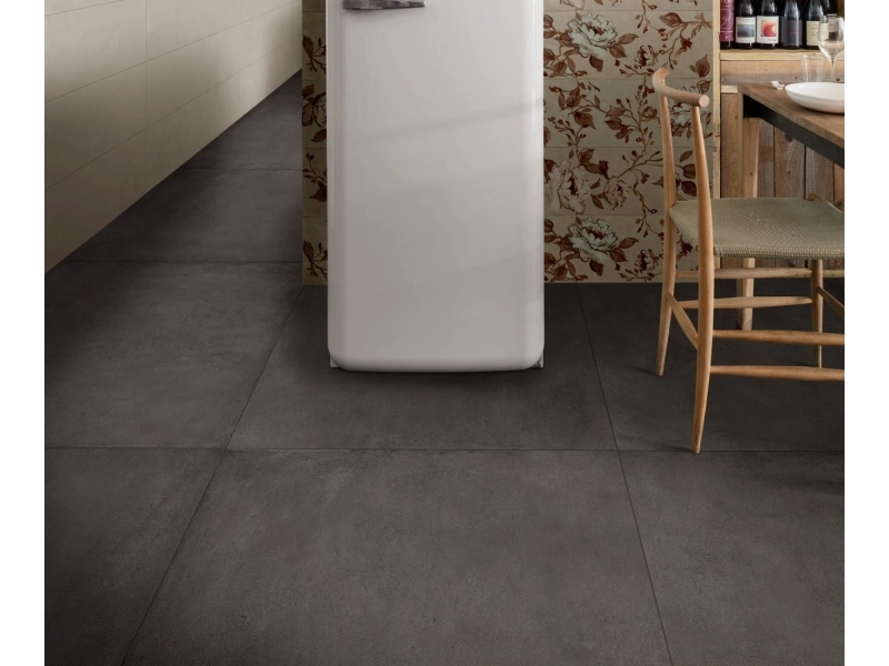 Płytki Marazzi Chill imitujące żywica w eleganckim holu i salonie