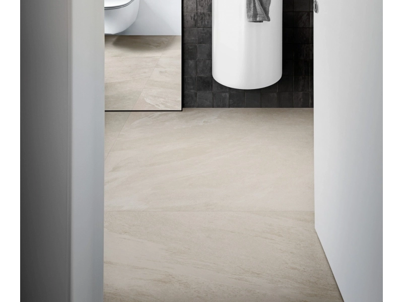 Płytki Marazzi Mystone Ardesia efekt kamień naturalny w nowoczesnej aranżacji salonu