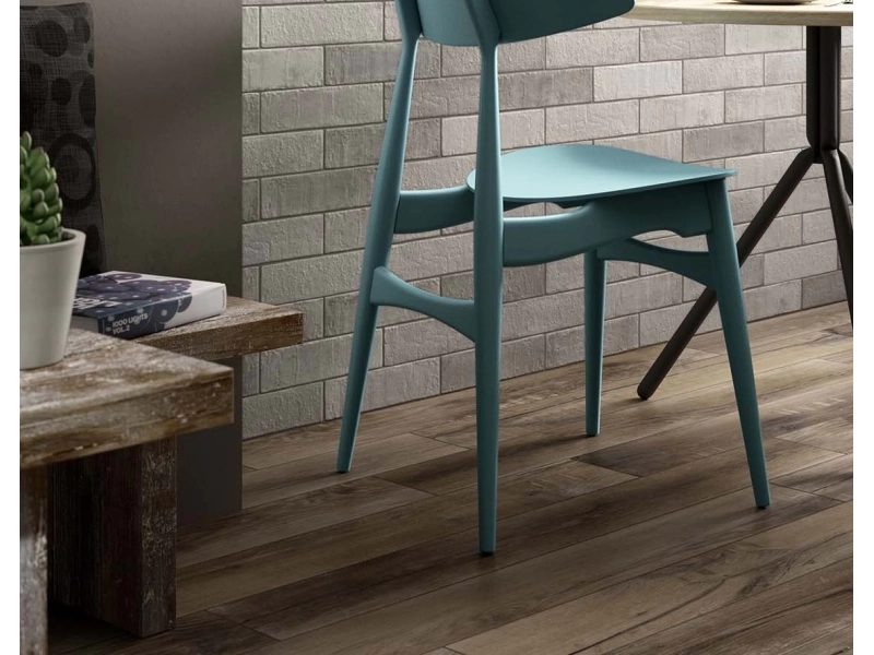 Marazzi Terramix – gres imitujący cegłę w jasnym, przestronnym salonie