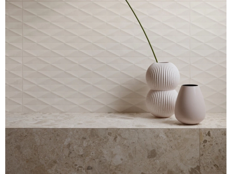 Płytki Marazzi Chill efekt żywica w nowoczesnej aranżacji salonu