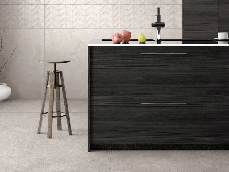 Marazzi Work gres o efekcie betonu na podłodze w nowoczesnym domu