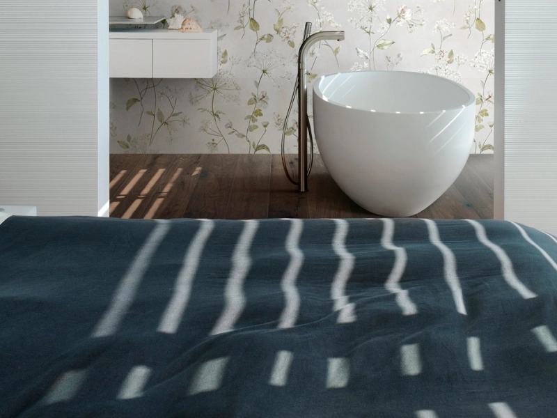 Gres Marazzi White Deco efekt kolor w minimalistycznym salonie