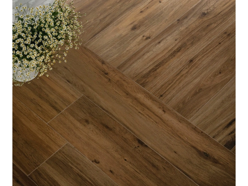 Marazzi Treverktrend gres o efekcie drewna na podłodze w nowoczesnym domu