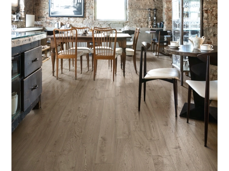 Marazzi Vero – gres imitujący drewno w nowoczesnym domu jednorodzinnym