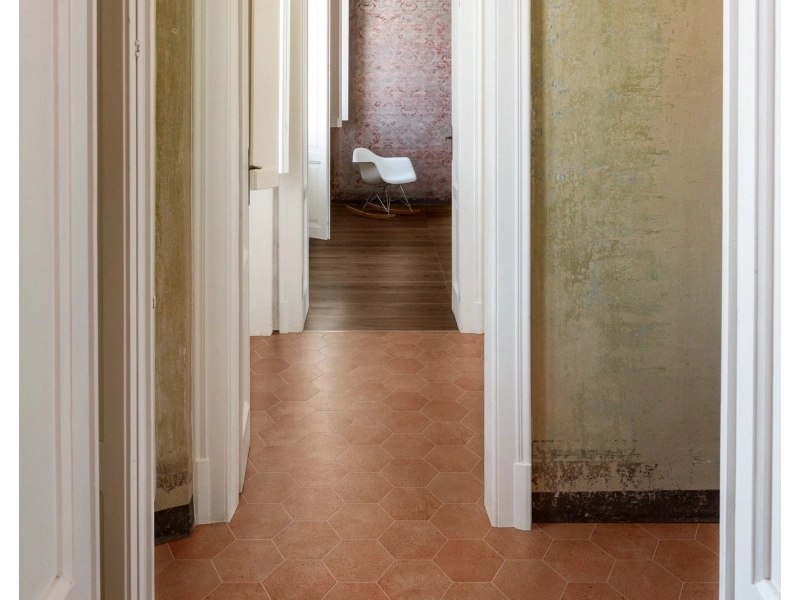 Gres porcelanowy Marazzi Artcraft terakota w minimalistycznym wnętrzu
