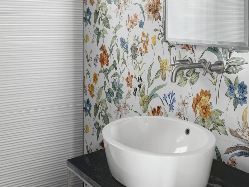 Marazzi White Deco – gres imitujący kolor w jasnym, przestronnym salonie