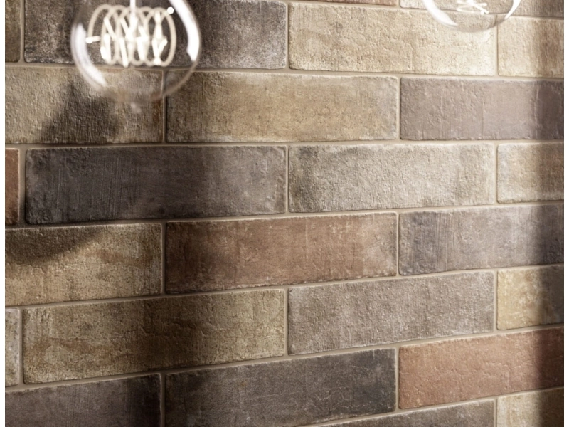 Płytki Marazzi Terramix efekt cegła w salonie z otwartą kuchnią