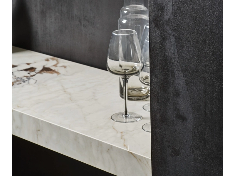 Płytki Marazzi Grande Metal Look efekt metal w nowoczesnej aranżacji salonu
