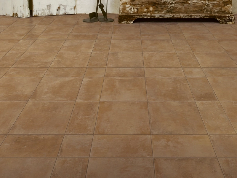 Płytki Marazzi Cotti D'italia imitujące terakotę w salonie z dużym przeszkleniem
