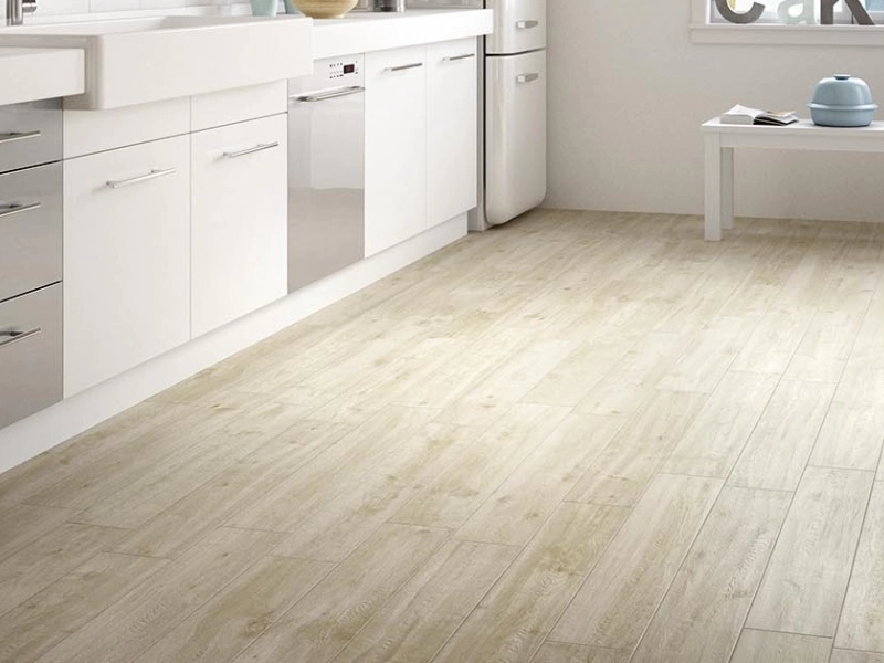 Marazzi Treverkway gres o efekcie drewna na podłodze w nowoczesnym domu