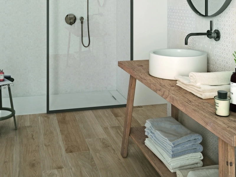 Marazzi Stone_art – gres imitujący kamień naturalny w jasnym salonie w stylu skandynawskim