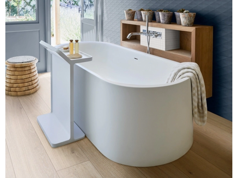 Gres porcelanowy Marazzi Chill żywica w minimalistycznym wnętrzu