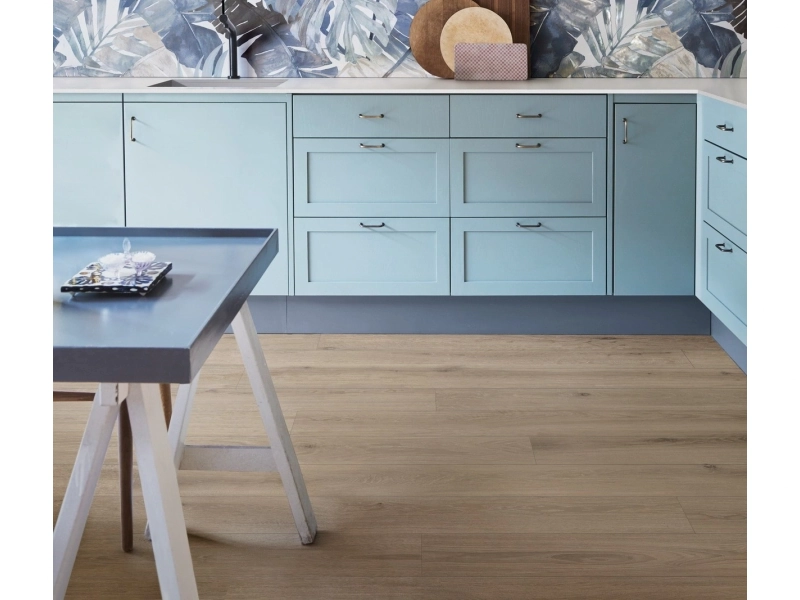Marazzi White Deco – gres imitujący kolor w nowoczesnym domu jednorodzinnym