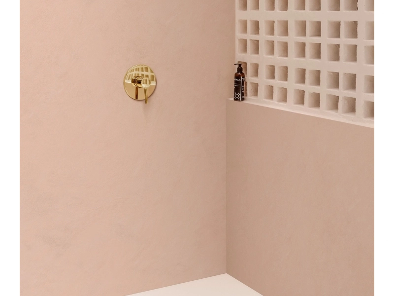 Gres porcelanowy Marazzi Grande Resin Look żywica w minimalistycznym wnętrzu