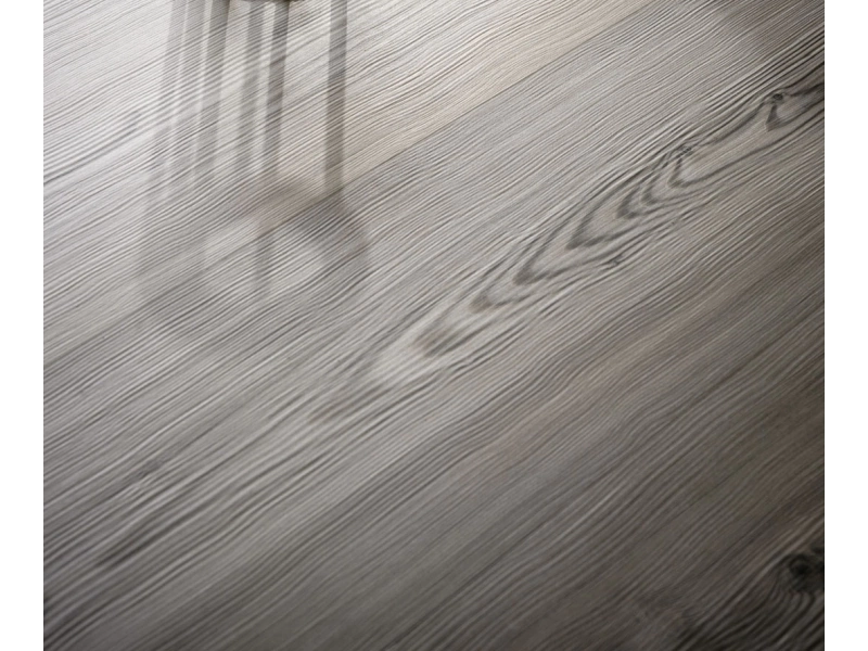 Płytki Marazzi Treverktrend efekt drewno w salonie z otwartą kuchnią