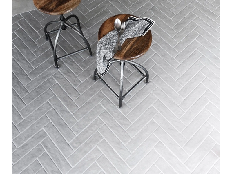 Gres porcelanowy Marazzi Bricco cegła w luksusowym salonie