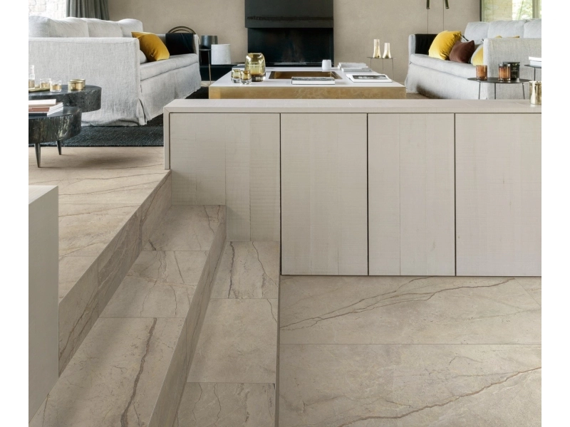 Gres porcelanowy Marazzi Mystone Silver Root kamień naturalny w minimalistycznym wnętrzu