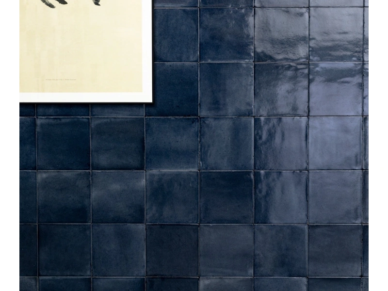 Płytki Marazzi Rice imitujące kolor w eleganckim holu i salonie