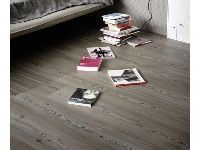 Wielkoformatowy gres Marazzi Treverktrend efekt drewno w eleganckiej strefie dziennej