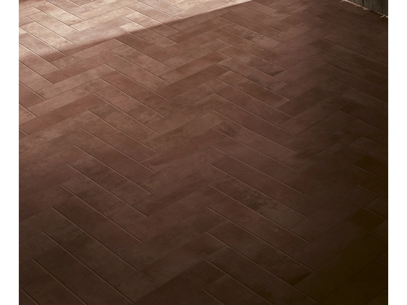 Gres Marazzi Cotti D'italia efekt terakota w minimalistycznym salonie