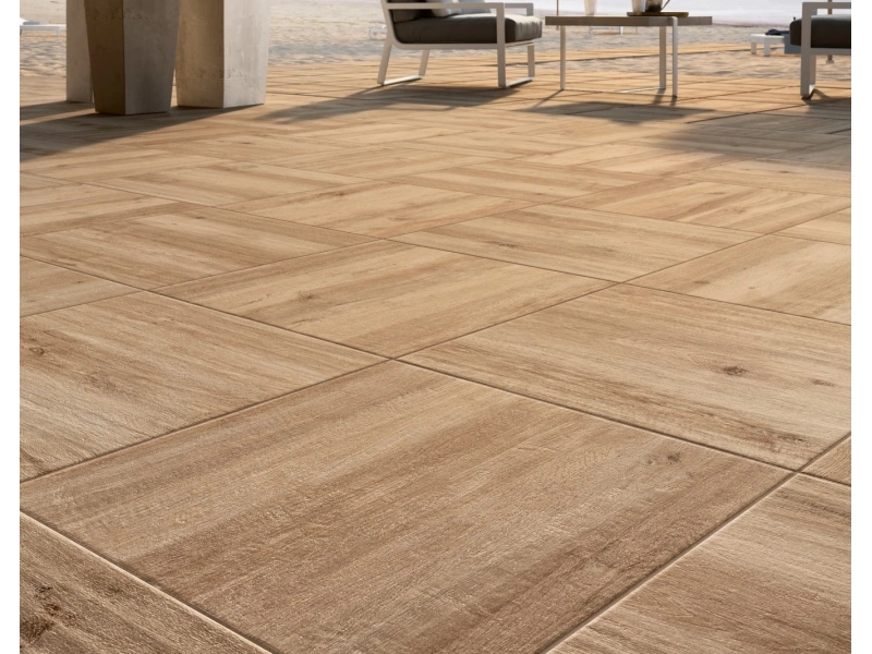 Gres porcelanowy Marazzi Treverkhome drewno w luksusowym salonie
