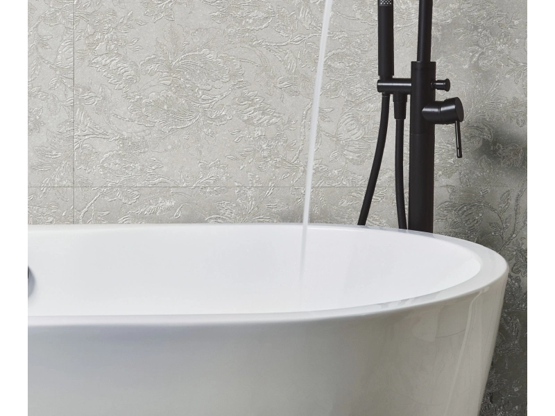 Gres Marazzi Mystone Berici efekt kamień naturalny w nowoczesnym salonie