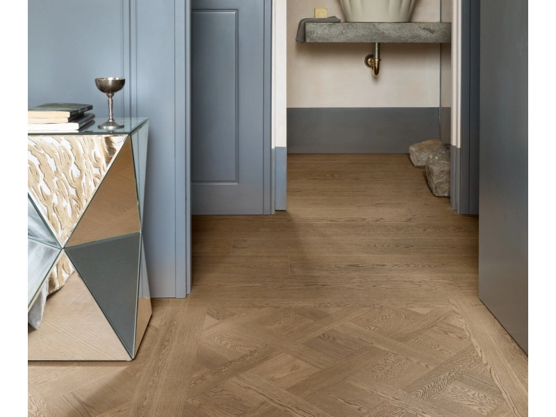 Gres Marazzi Intrecci efekt drewno w nowoczesnym salonie