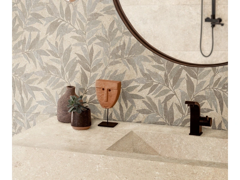 Płytki Marazzi Limestone Wall imitujące beton w eleganckim holu i salonie