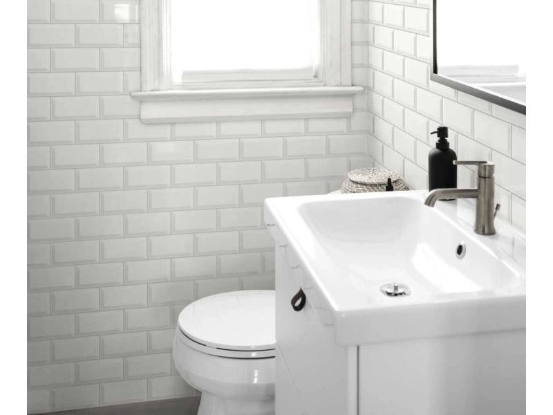 Płytki Marazzi Hello imitujące cegłę w eleganckim holu i salonie