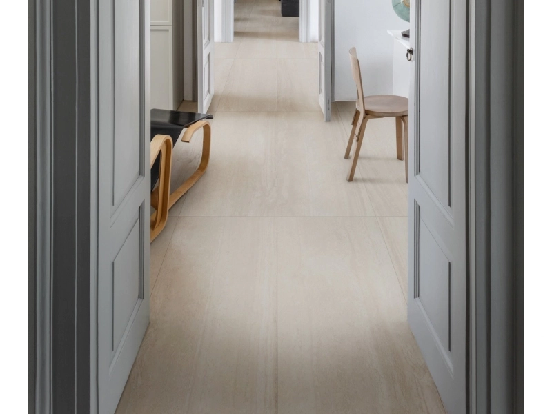 Gres Marazzi Mystone Travertino efekt kamień naturalny w nowoczesnym salonie