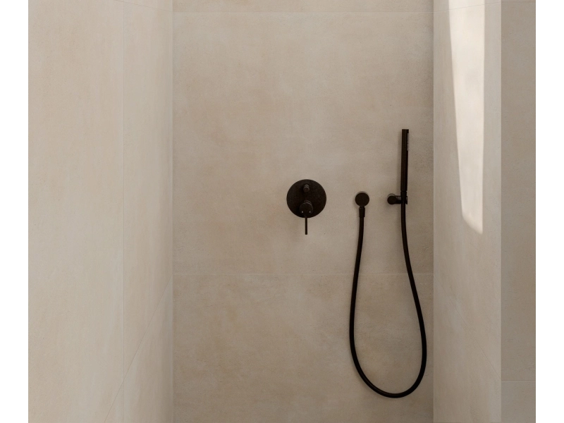 Marazzi Slow – gres imitujący terakotę w jasnym salonie w stylu skandynawskim