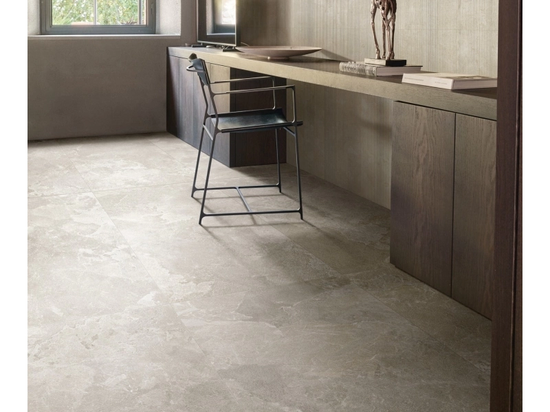 Gres porcelanowy Marazzi Mystone Pietra Ligure kamień naturalny w luksusowym salonie