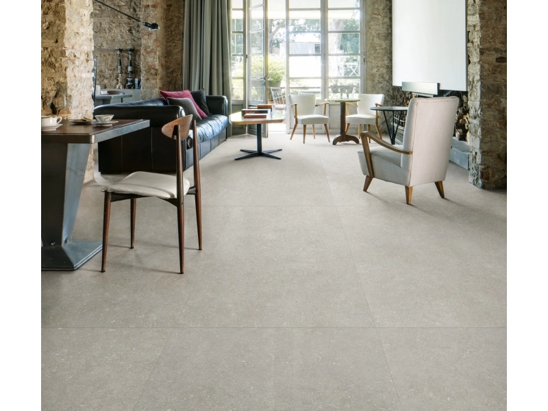 Gres porcelanowy Marazzi Mystone Berici kamień naturalny w minimalistycznym wnętrzu