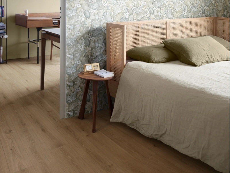 Płytki Marazzi Racconti efekt kamień naturalny w nowoczesnej aranżacji salonu