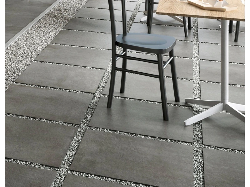 Płytki Marazzi Plaster efekt beton w nowoczesnej aranżacji salonu