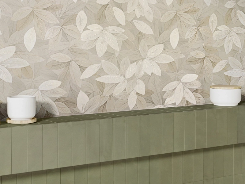 Gres Marazzi White Deco efekt kolor w przestronnym salonie z oknami tarasowymi