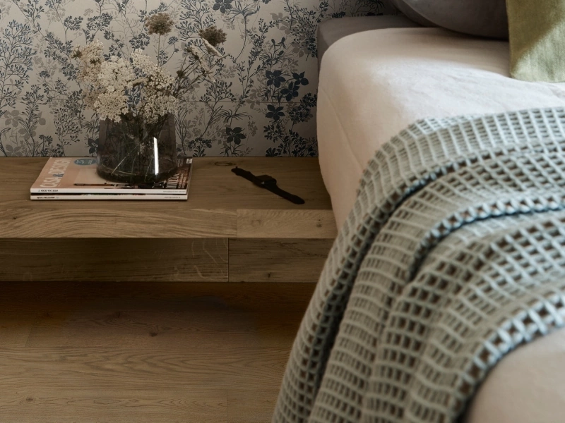 Gres porcelanowy Marazzi Cementum Wall beton w minimalistycznym wnętrzu