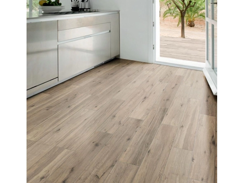 Płytki Marazzi Treverkview efekt drewno w nowoczesnej aranżacji salonu