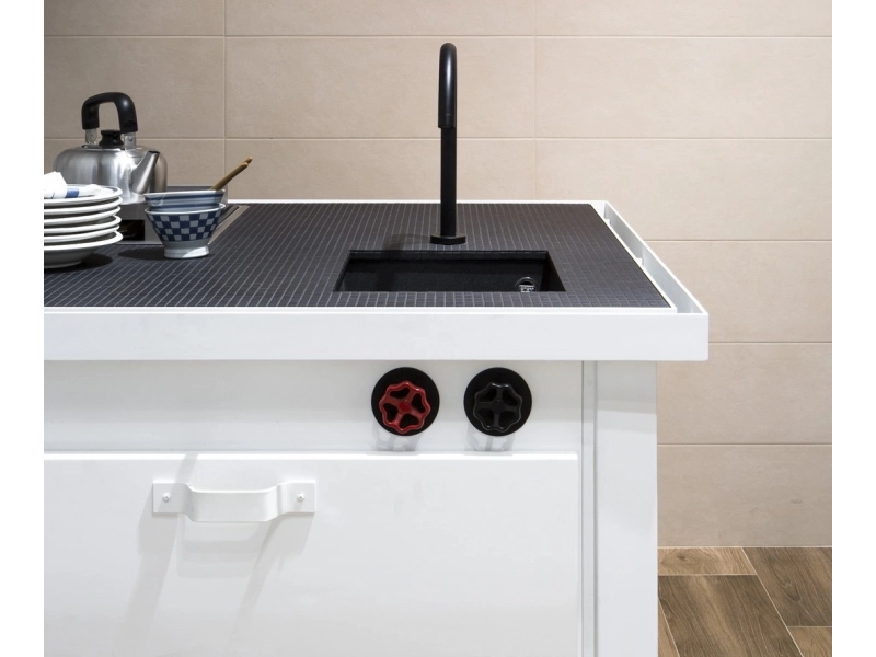 Gres Marazzi Chalk efekt beton w nowoczesnym salonie