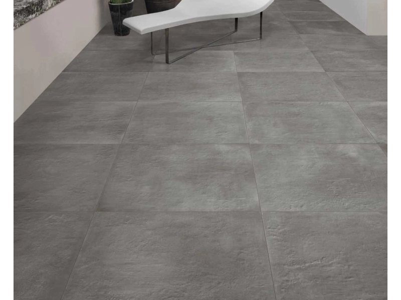 Gres Marazzi Powder efekt beton w nowoczesnym salonie